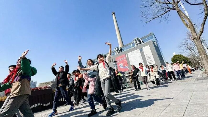 管家婆期期四肖四码中特管家凤凰网站,英国央行宣布降息25个基点,最新答案解释落实_精英版V5.26